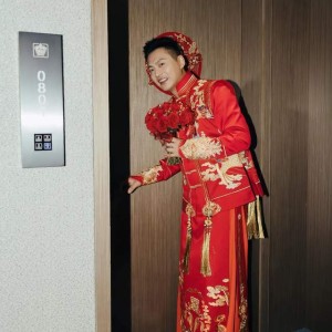 乐鱼体育-41岁知名“特型演员”侯京健大婚！曝妻子身份，多次主持联欢晚会